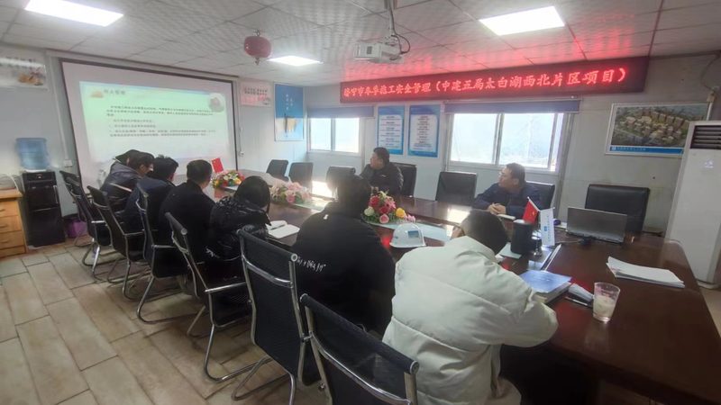 在选择成人高考辅导班时，可以从以下几个方面来参考价格：