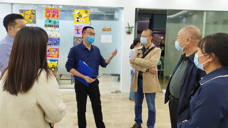 叉车培训费用主要由以下几部分构成：